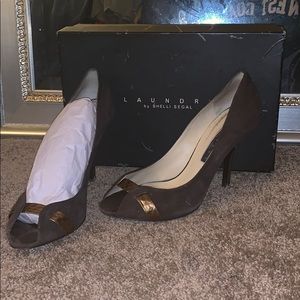 Laundry by shelli segal 8.5 heel brown color